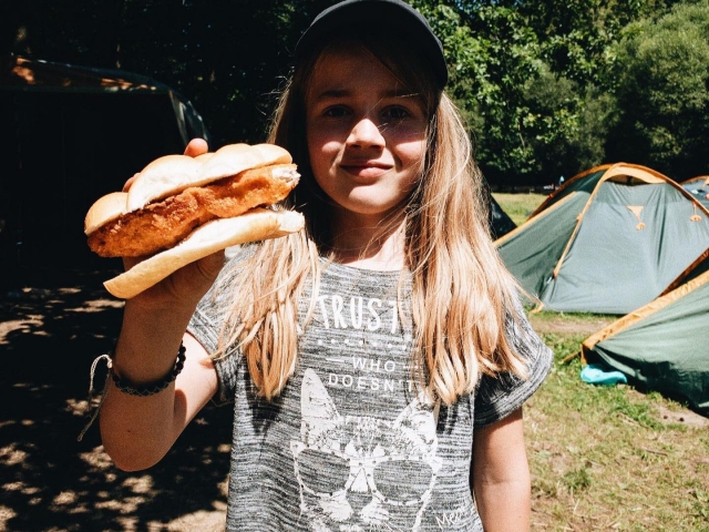 Dneska máme k obědu Hroší burger! ??